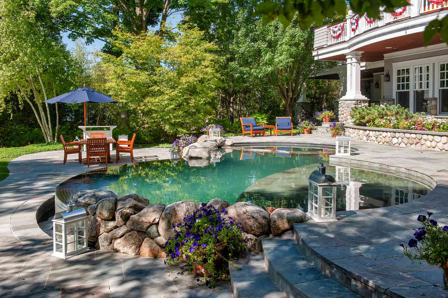 Planting and pool terrace integrated around a residential pool